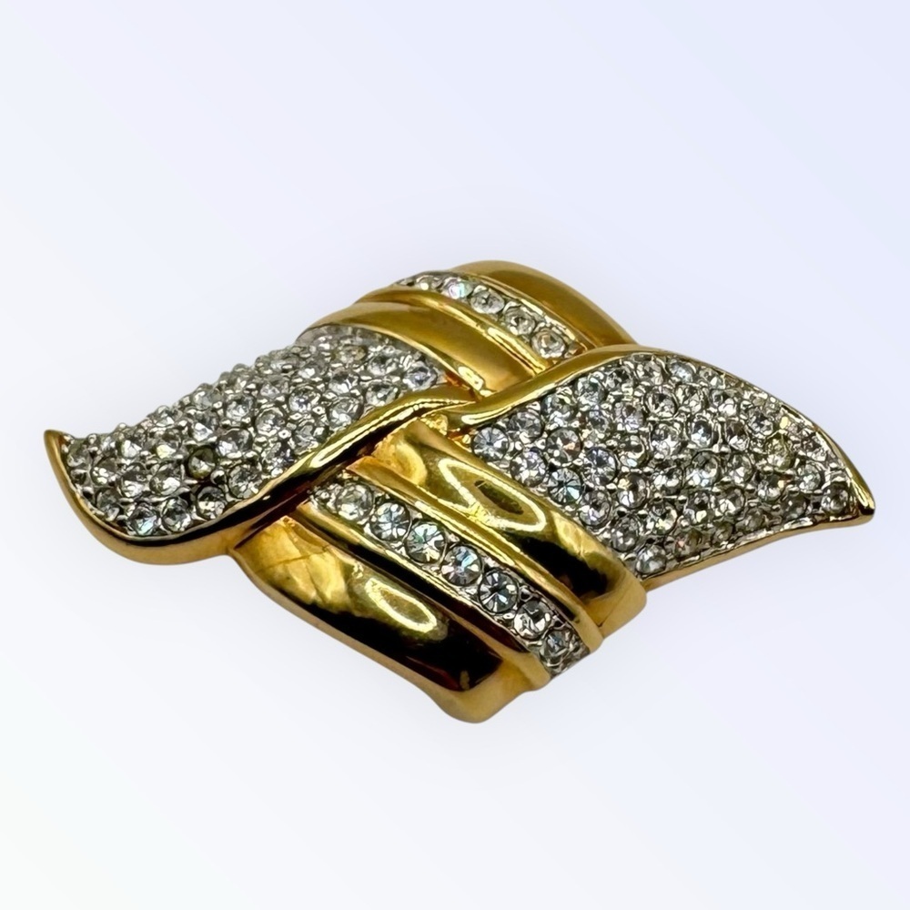 Vintage Swarovski Gold Tone Crystal Ribbon Swirl Brooch | Signed Swan 2” x 1.25”